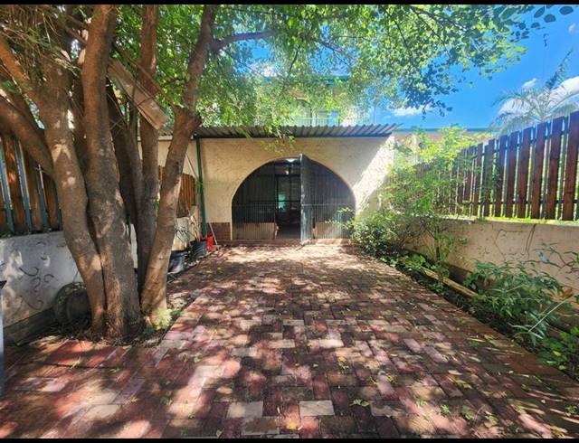 3 BEDROOM TOWNHOUSE FOR SALE IN SINOVILLE